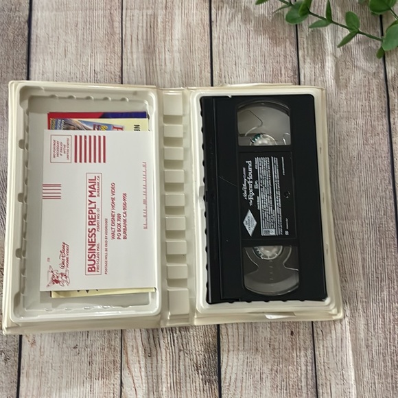 The Fox and the Hound Black Diamond Walt Disney Classic Rare VHS 2041 - Picture 3 of 6